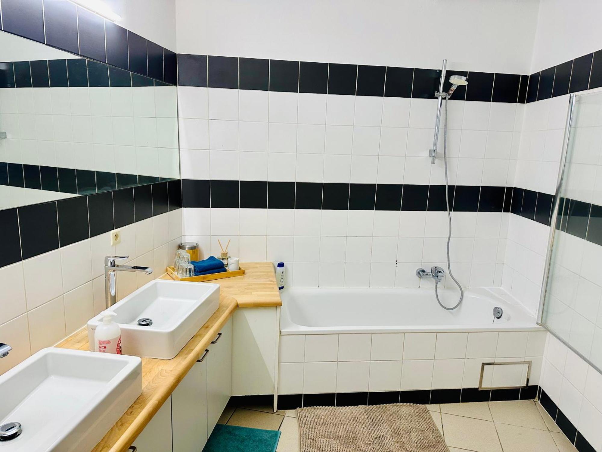 Down Town Oasis-Spacious Loft With Private Parking 布鲁塞尔 外观 照片